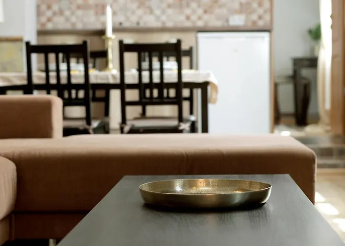 Vintage Apartment - Central 2BDR