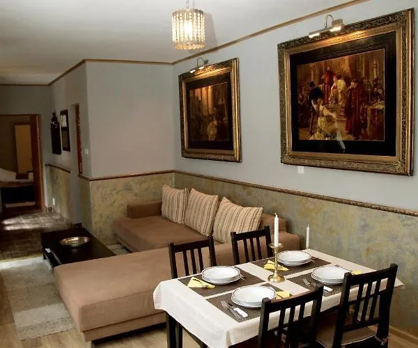 Vintage Apartment - Central 2BDR